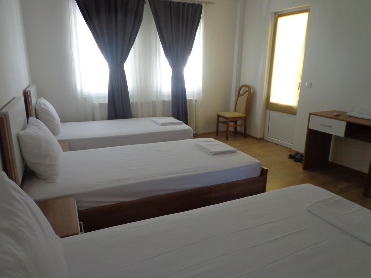 פרישטינה Hotel Rio מראה חיצוני תמונה